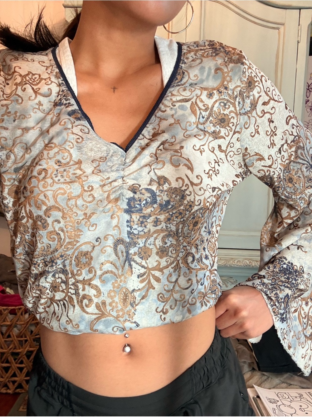 Light Blue & Tan Paisley V-Neck Long-Sleeve Crop Top